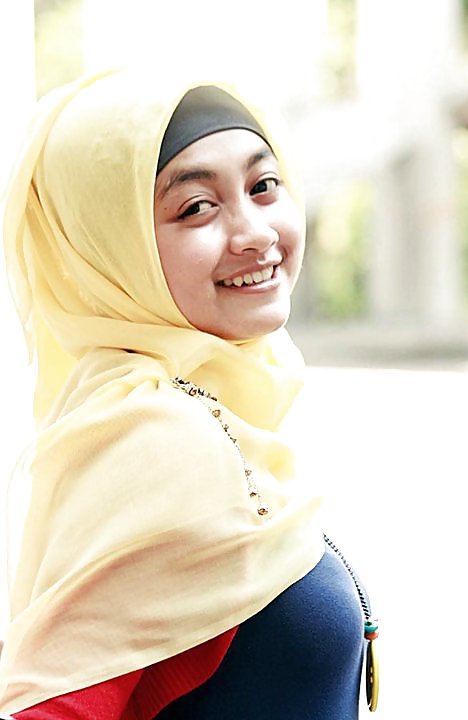 Belleza y caliente indonesia jilbab tudung hijab 2
 #15345382