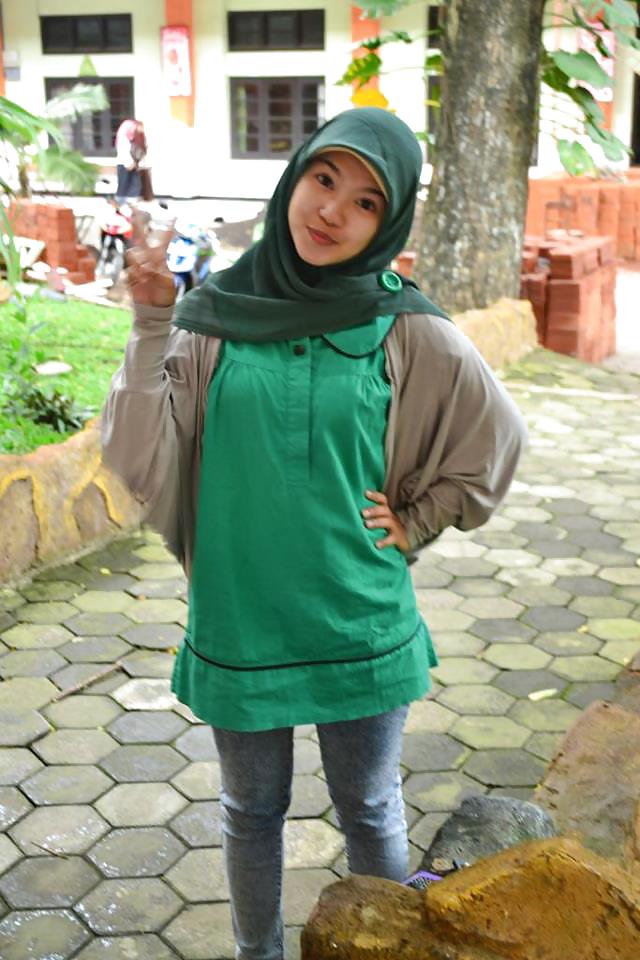 Belleza y caliente indonesia jilbab tudung hijab 2
 #15345389