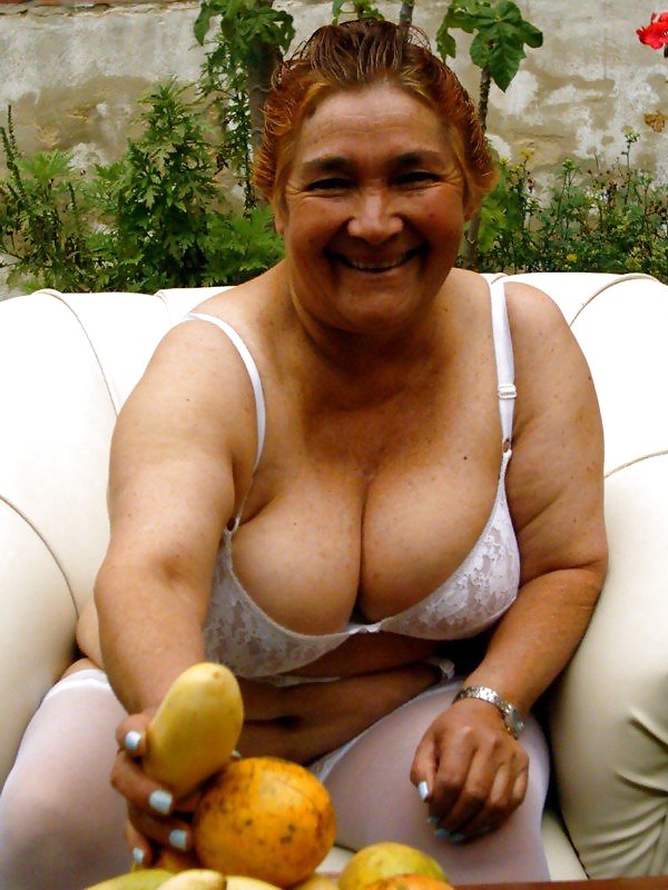 Campana de abuelas colombianas (conjunto decimonónico)
 #3407309