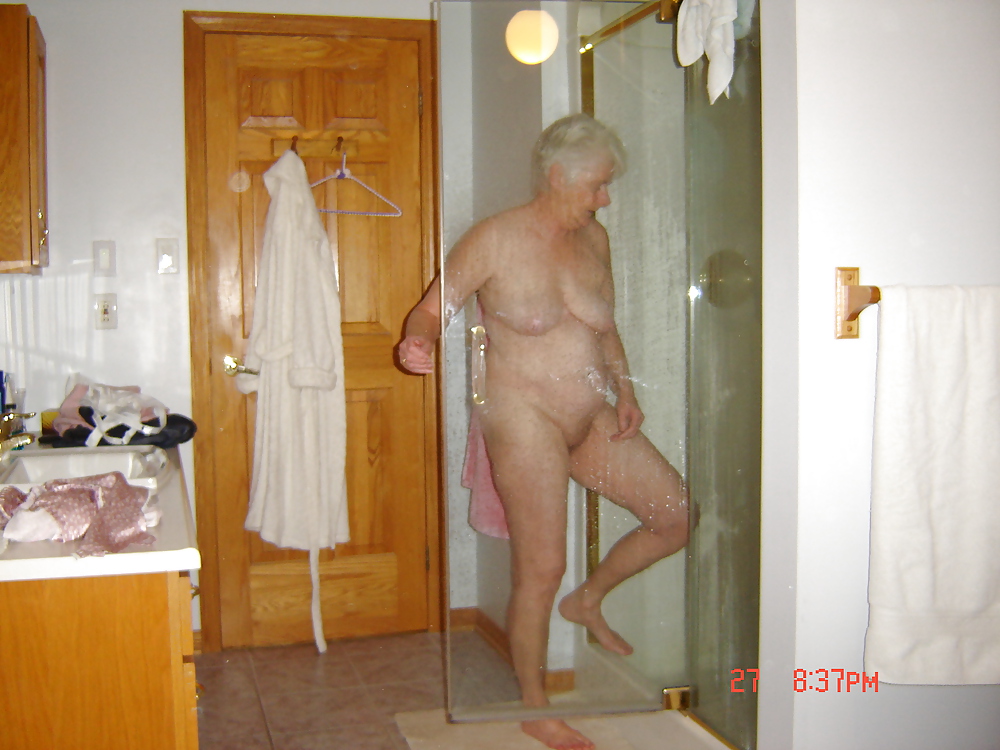 Ama de casa madura 
 #12630248