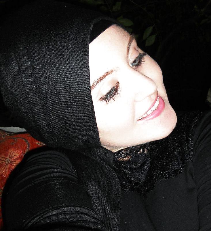 Turista árabe turbanli hijab yeniler 
 #13943391