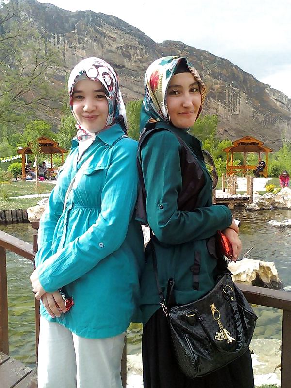 Turc Hijab Rafraîchit L'interface Turban-porter #13943647