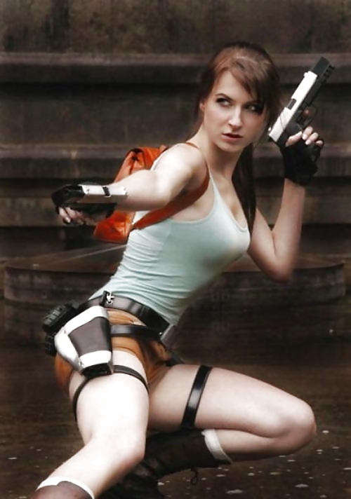 Lara Croft Tomb Raider Cosplay #17942398