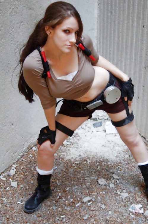 Lara Croft Tomb Raider Cosplay #17942404