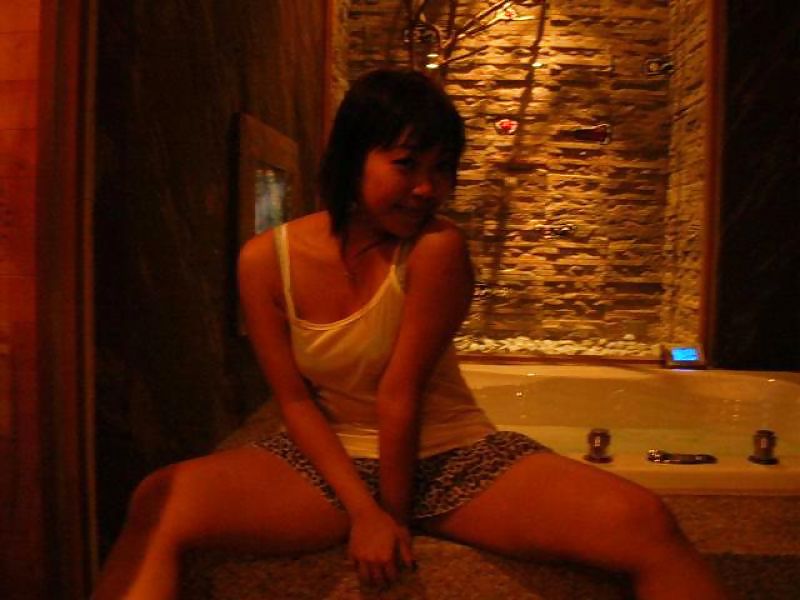 Asia cpl having relaxing 