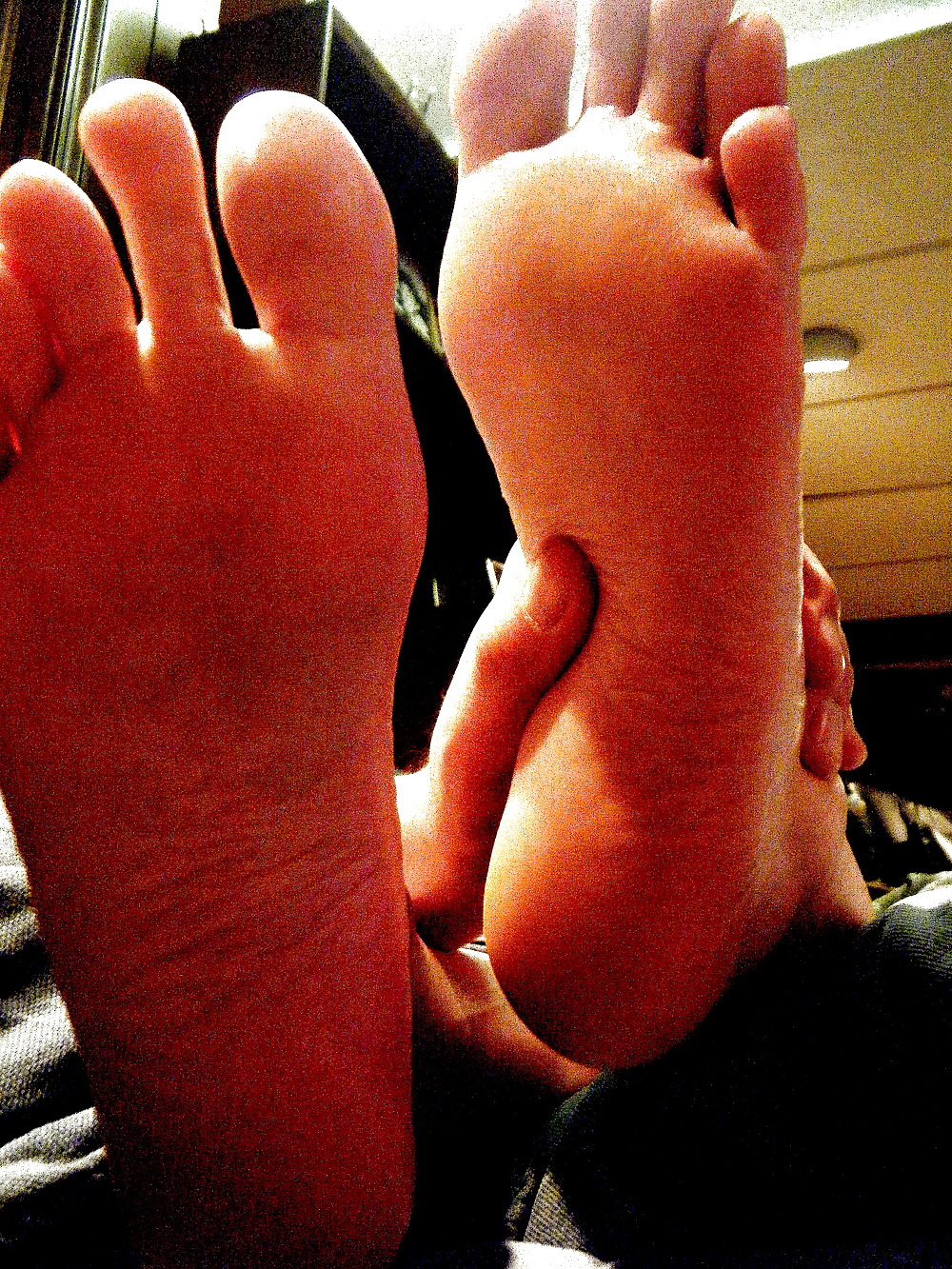 Altri scatti candidi dei piedi e delle dita dei piedi squisiti di mia moglie
 #1762240