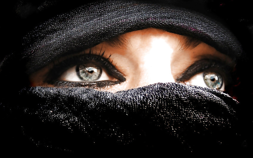 Hijab Et Filles Arabian étouffantes #11312256