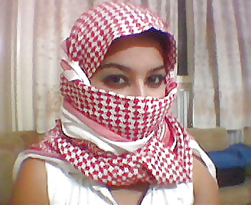 Hijab Et Filles Arabian étouffantes #11312494