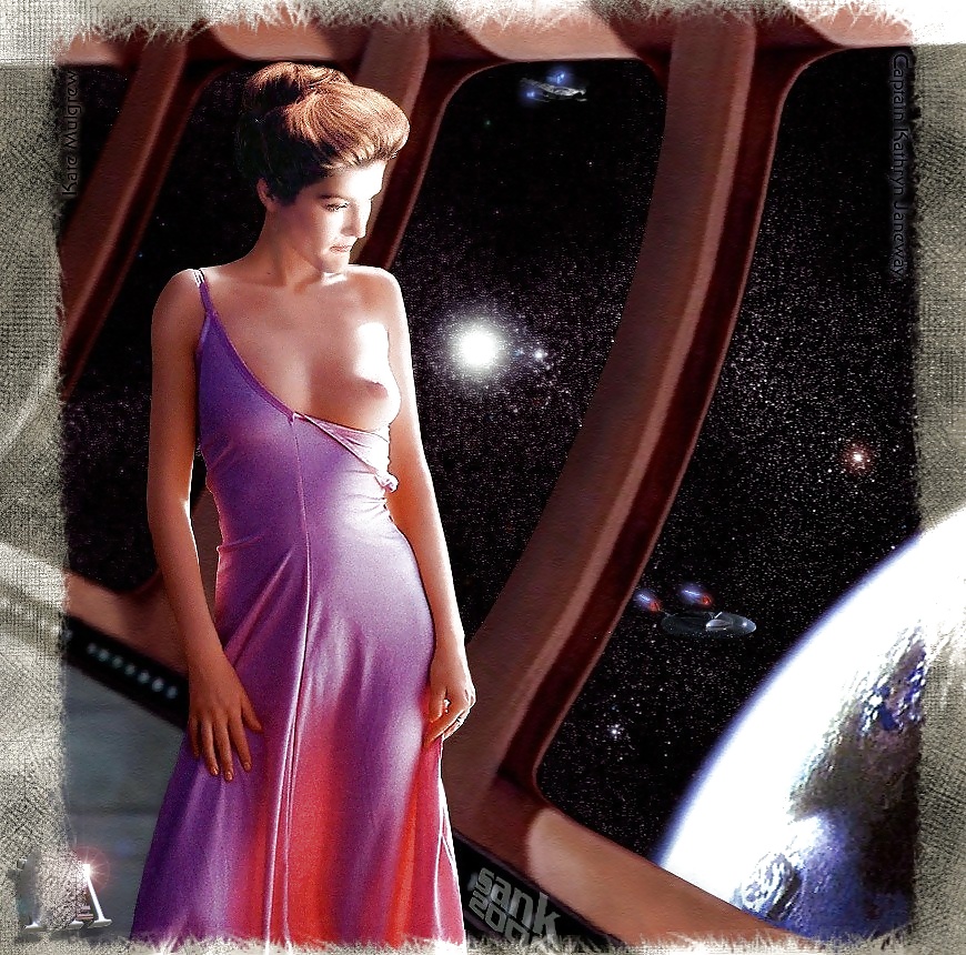 Kate Mulgrew Katherine Janeway Star Trek #18030323