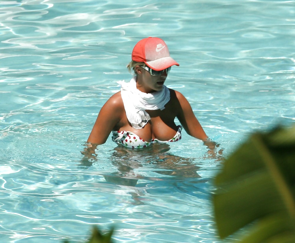 Gemma Atkinson Bikini Candids à La Piscine à Miami #2322726