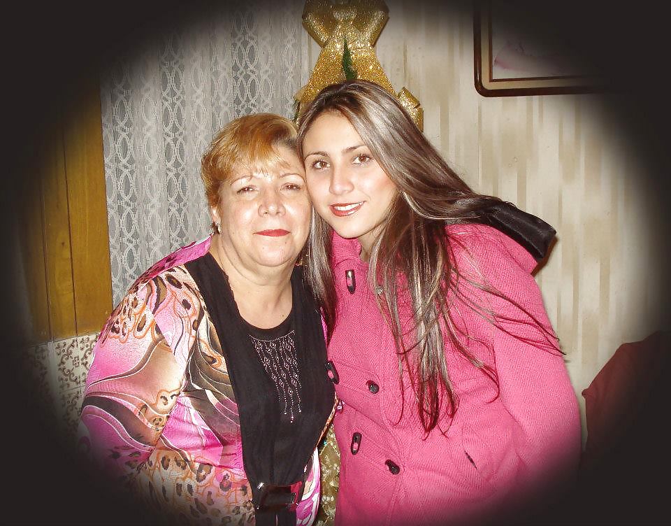 Ale gonzalez y su mama
 #13844463