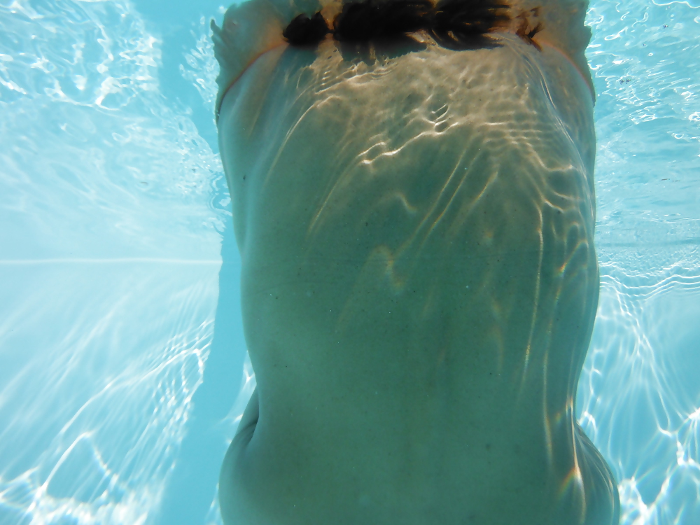 Exhibition nue dans l eau #19900109