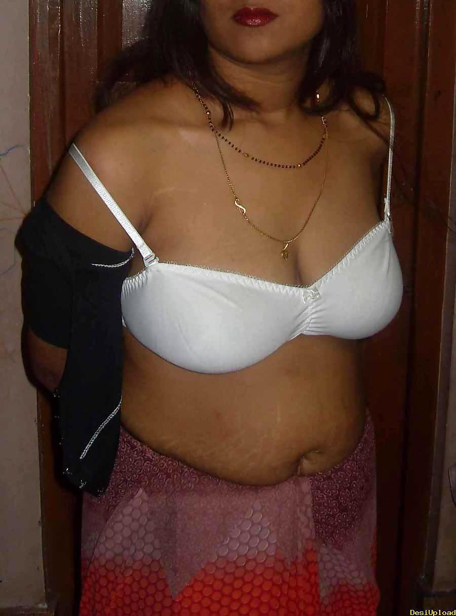 Indian aunty stripping 1 #2873251