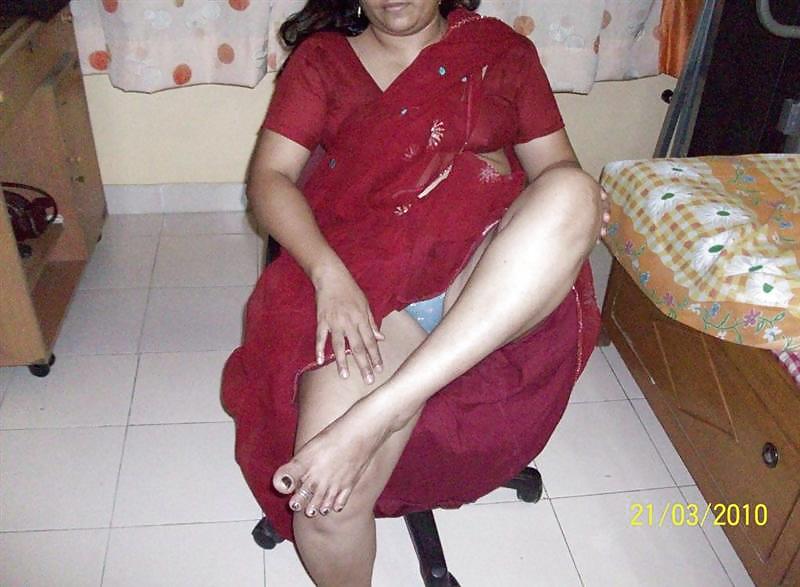 Indian aunty stripping 1 #2873577