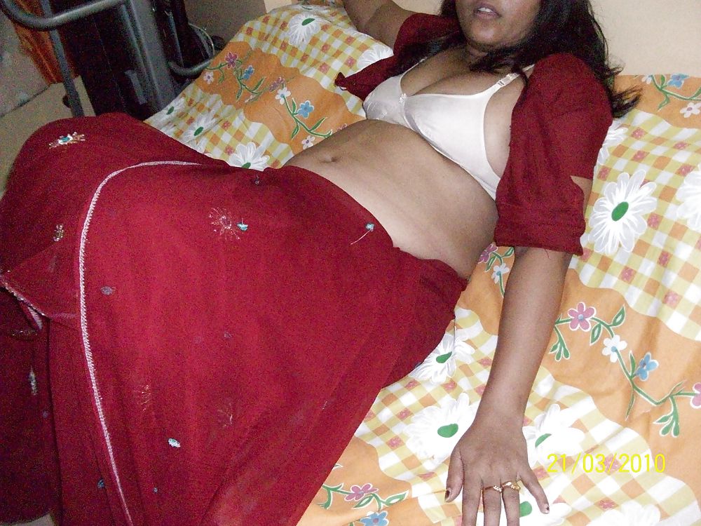 Indian aunty stripping 1 #2873622
