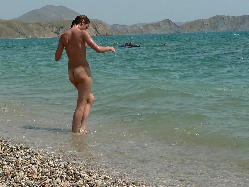 Sono una nudista da spiaggia
 #288995