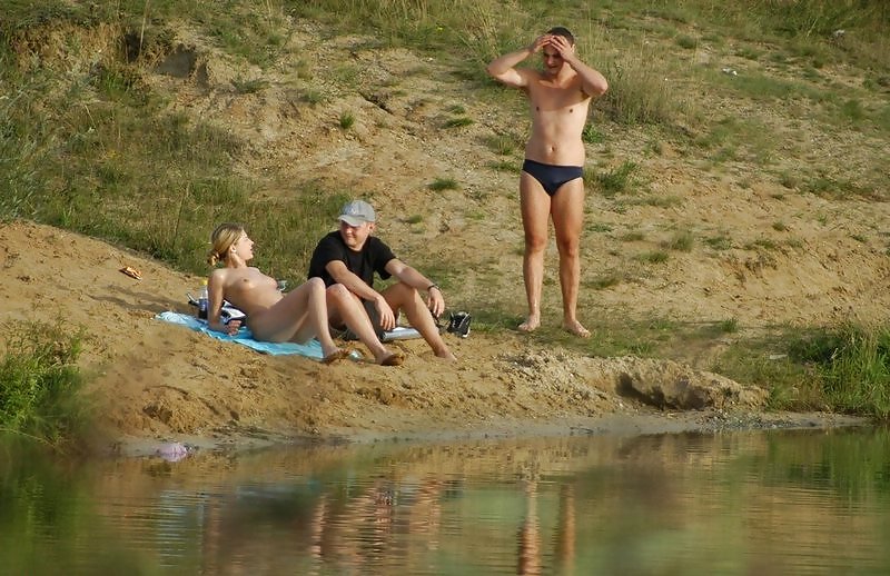 Sono una nudista da spiaggia
 #289087