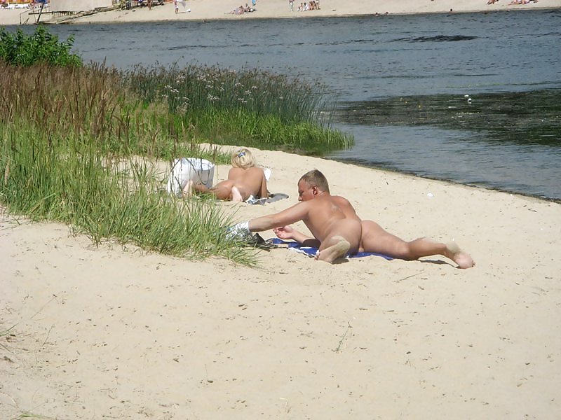 Sono una nudista da spiaggia
 #289241