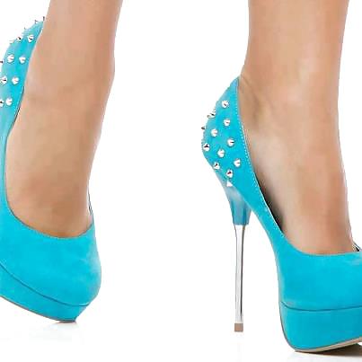 Plus De Chaussures Pour Les Dames !! Et Nikki! #12899629