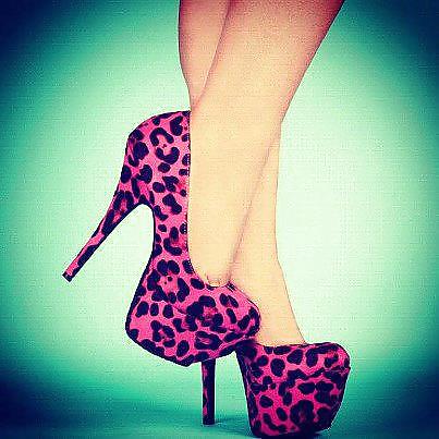 Plus De Chaussures Pour Les Dames !! Et Nikki! #12899670