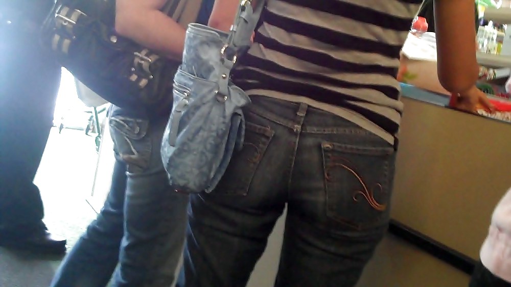 Hermosos culos y culos de chicas en jeans 
 #7565741