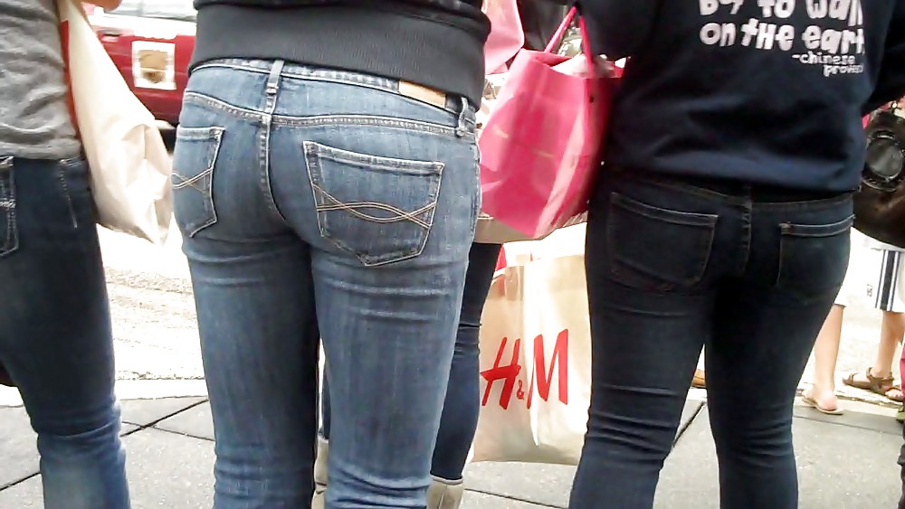 Hermosos culos y culos de chicas en jeans 
 #7566644