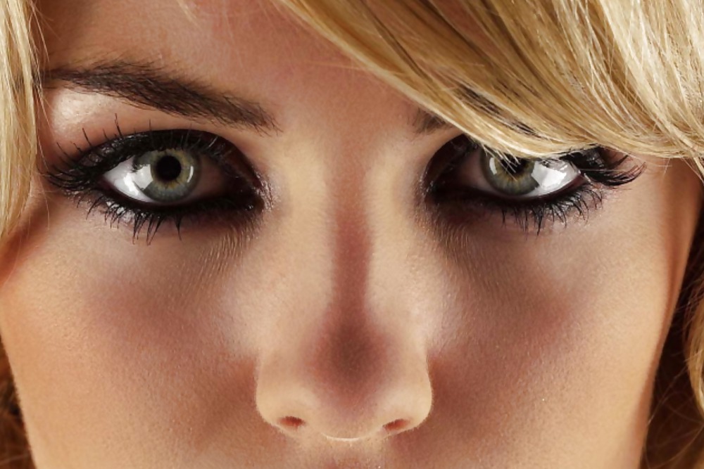 Celebrity eyes #17337354