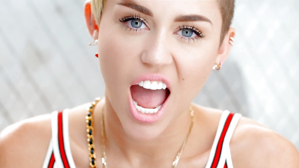 Miley cyrus
 #22697362