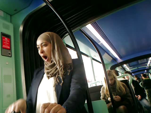 Clignotant Hijab Musulman Arab #13464964