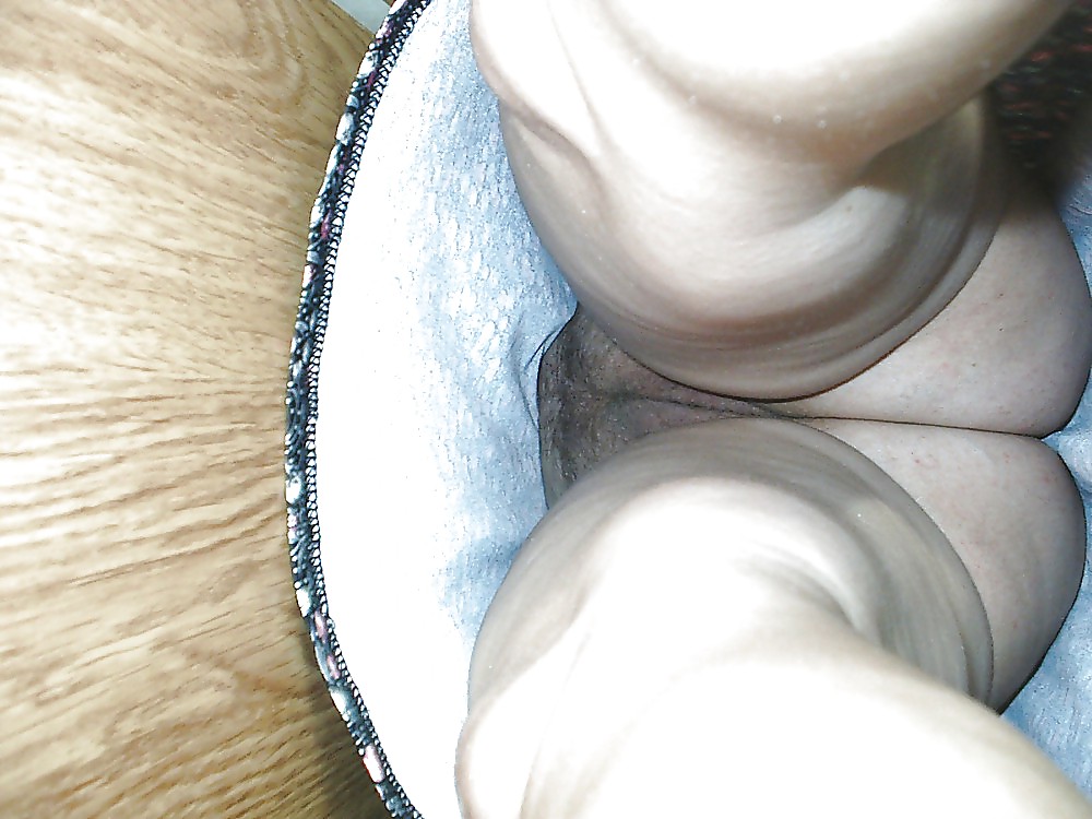 Revista Voyeur II: Culitos desde abajo #8841380