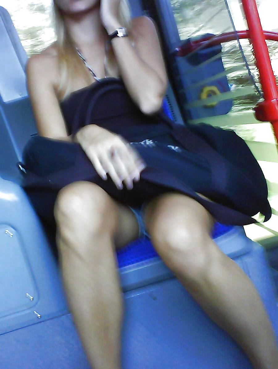 Revista Voyeur II: Culitos desde abajo #8841538