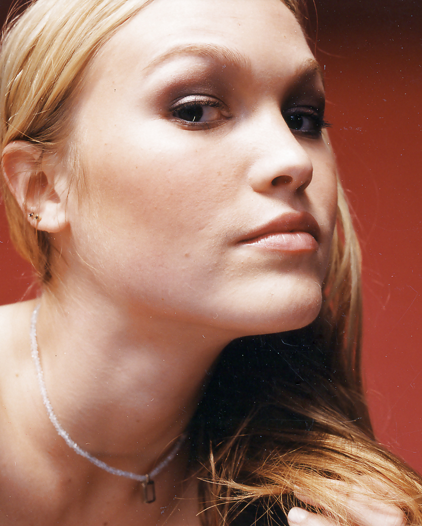 Julia Stiles (HQ) #12962951