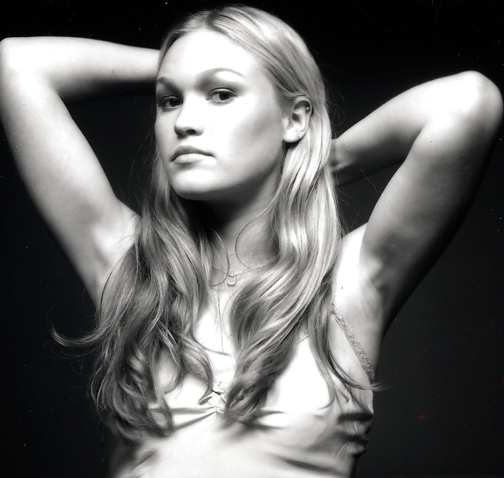 Julia Stiles (hq) #12962976