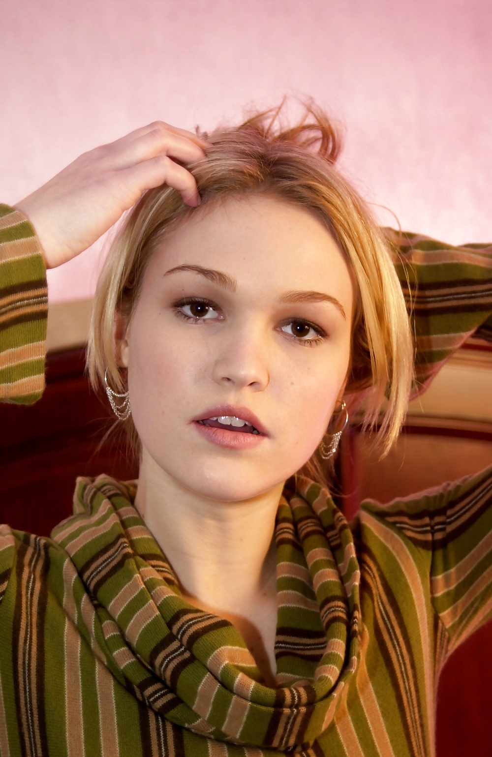 Julia Stiles (hq) #12963008