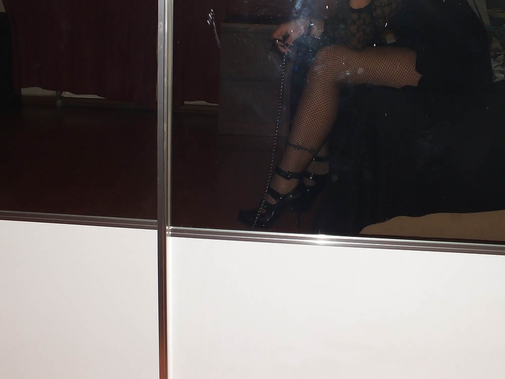 Mujeres con un ojo
 #5752553