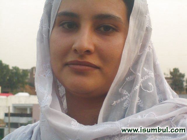 Bella ragazza pakistana del villaggio javeria
 #12992743