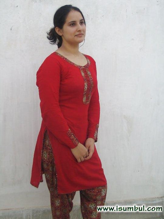 Bella ragazza pakistana del villaggio javeria
 #12992768