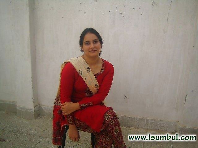 Bella ragazza pakistana del villaggio javeria
 #12992788