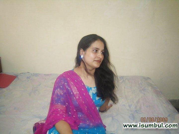 Bella ragazza pakistana del villaggio javeria
 #12992803