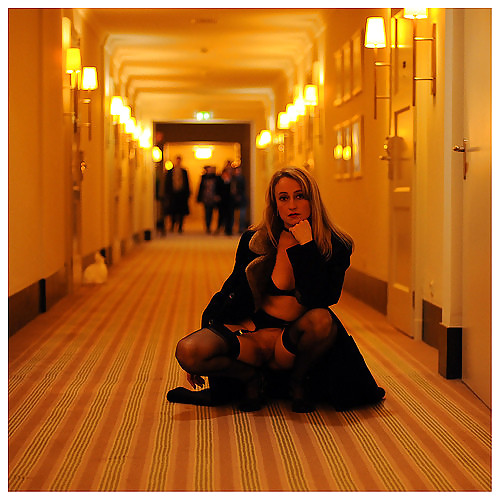 Wives on romantic getaways get frisky and risky #8050276