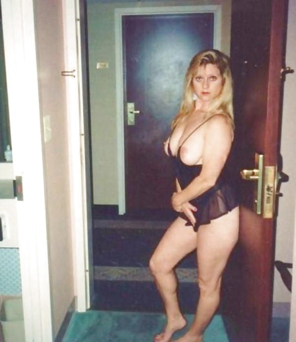 Wives on romantic getaways get frisky and risky #8050320