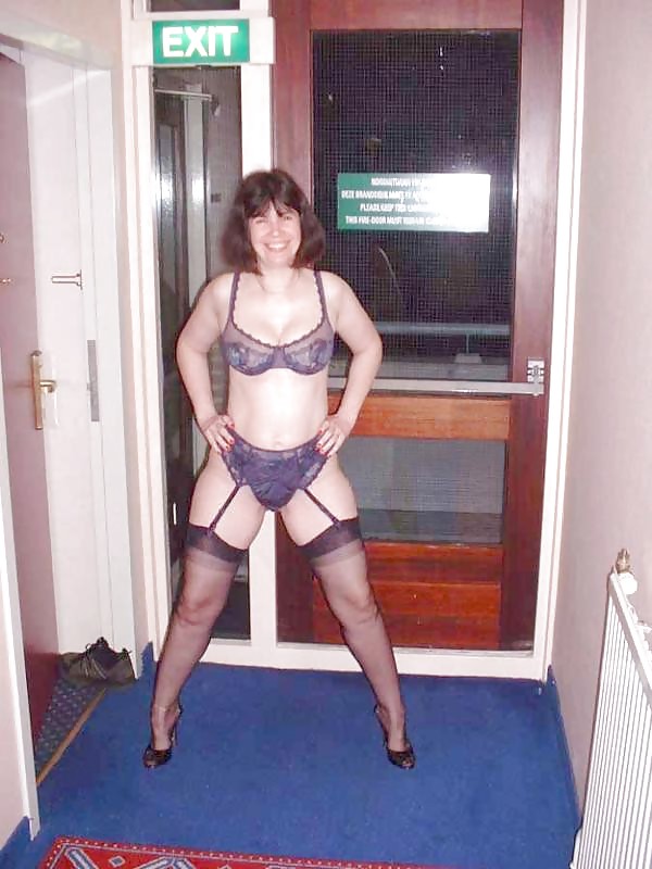 Wives on romantic getaways get frisky and risky #8050402