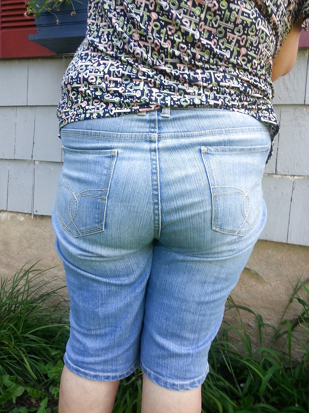 Wife in her tight ass jeans #4169526