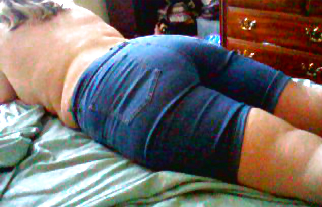 Esposa en sus jeans ajustados
 #4169706