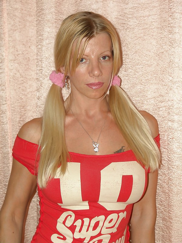 Lara de santis
 #17207143