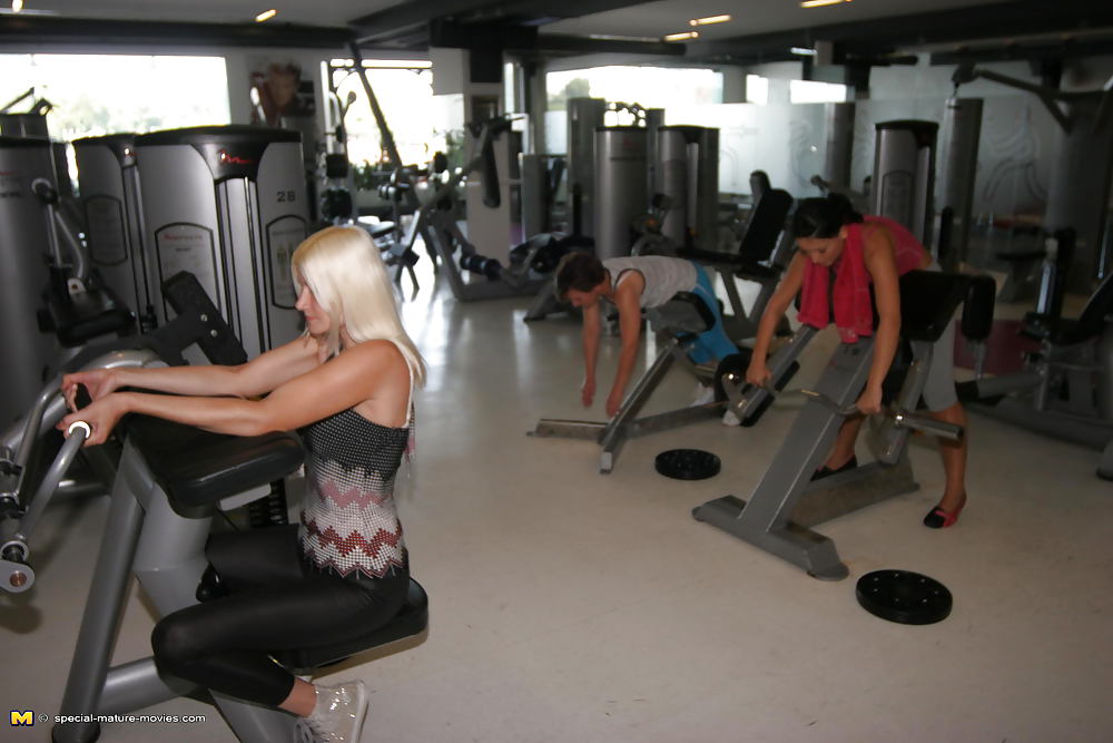 Nackt Reife Mütter Tun Nackt Übungen Im Fitness-Studio Teil 2 #22084984