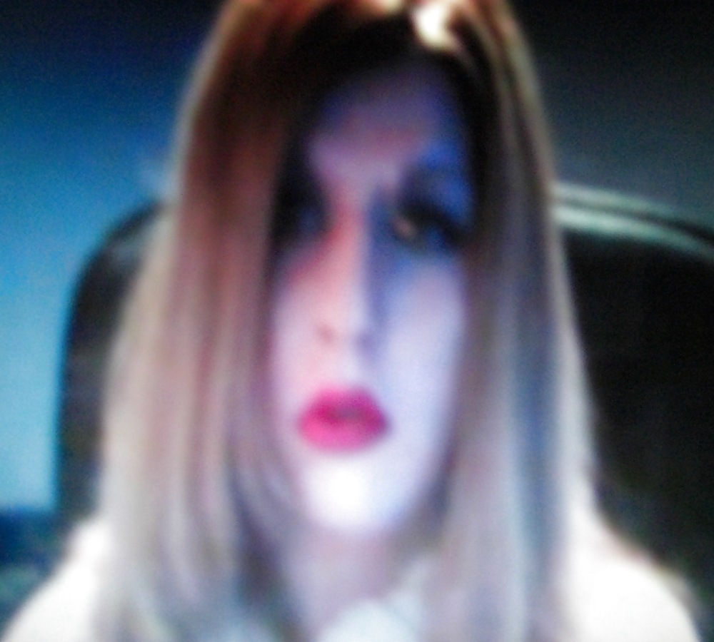 Chaud Allemand Réel Transexuelle - Lèvres Rouges #2301130
