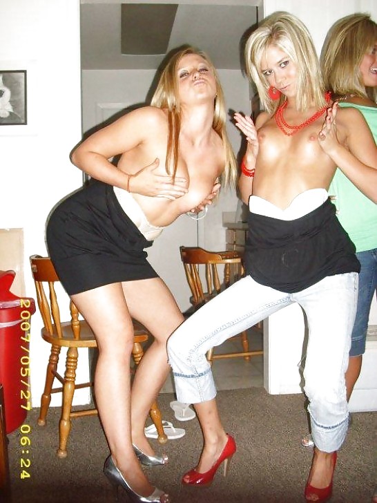 Queens in denims CIV - Hand- and Blowjobs #9398715