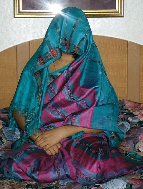 恥ずかしがり屋のインド人女性
 #7182150