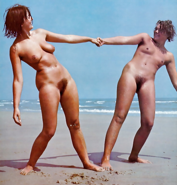 La bellezza dei nudisti amatoriali
 #13119985